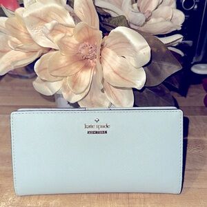 Kate Spade  Staci Large Slim Bifold Wallet In Mint.in very good condition